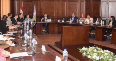 محافظ الإسكندرية يبحث تطبيق مشروع "الإدارة الذكية للمخلفات"