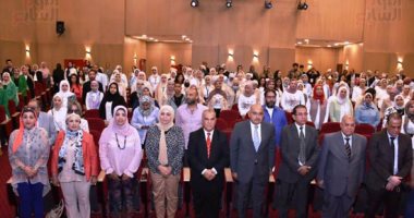 تربية نوعية عين شمس تكرم الفنان أحمد فرحات بمهرجان "يوما من الإبداع"