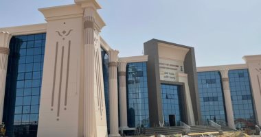 رئيس جامعة الأقصر يتفقد التشطيبات النهائية بمشروعات مدينة طيبة.. صور