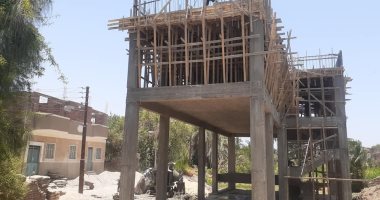 حياة كريمة بالأقصر.. مجلس قروى النمسا يواصل إنشاءات لوحة توزيع كهرباء لخدمة أبناء القرية