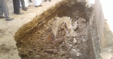 محافظ بنى سويف يتابع إجراءات التعامل مع هبوط محدود بأحد شوارع قرية الزاوية