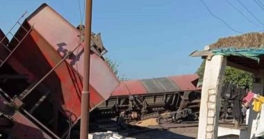مصرع ربة منزل فى حادث انقلاب قطار بضائع محمل بالغلال بصحراوى البحيرة