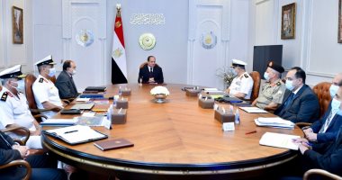 خلال اجتماعه بقائد القيادة الاستراتيجية والمشرف على التصنيع العسكرى وعدد من الخبراء.. الرئيس السيسى يوجه باستكمال تنفيذ المشروعات الخاصة بحماية الشواطئ بمدن الساحل الشمالى وفق أعلى المعايير البيئية والهندسية