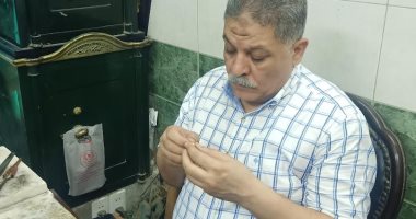 شاهد حكاية عم سعيد.. بيصلح الذهب المكسور والتالف ويرجعه جديد فى 10 دقائق