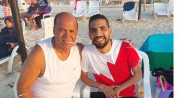 مؤمن زكريا يستمتع بوقته فى الساحل الشمالى مع هشام يكن