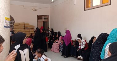 الكشف على 450 مواطنا ضمن مبادرة "صحتك تهمنا" بقافلة طبية بالأقصر.. صور