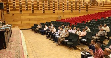 محافظ المنيا يوجه نائبه بمتابعة ملف التعديات بالبناء على الأراضى الزراعية