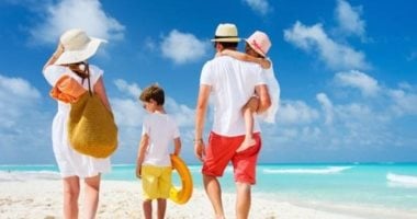 لو مسافر قريب.. إتيكيت الجلوس على الشاطئ لتجنب إزعاج الآخرين