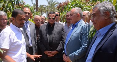 وزير الرى يتفقد عدد من المزارع الخاصة بمركزى ادكو ورشيد بالبحيرة.. صور