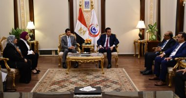 وزير الشباب والرياضة والقائم بأعمال وزير الصحة يشهدان توقيع مذكرة تفاهم للتوعية بـ"المشروع القومى لتنمية الأسرة المصرية"