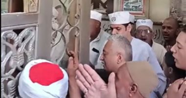 شاهد إقبال أهالى بنى سويف على ضريح السيدة حورية عقب صلاة الجمعة