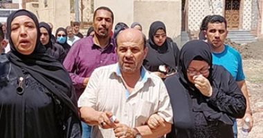  أسرة نيرة أشرف من أمام قبرها: بنحلم بيوم الحكم على المتهم.. فيديو