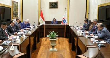 القائم بأعمال وزير الصحة يتابع مشروع ميكنة منظومة التأمين الصحى الشامل
