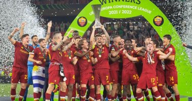روما يحتفل بمرور شهر على التتويج بدورى المؤتمر الأوروبي الأعظم فى تاريخه