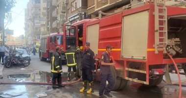 السيطرة على حريق وحدة سكنية بشارع محمد توفيق خشبة فى أسيوط.. صور
