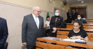 رئيس جامعة القاهرة يتفقد لجان الامتحانات ويشدد على تصحيح كل مادة فور امتحانها