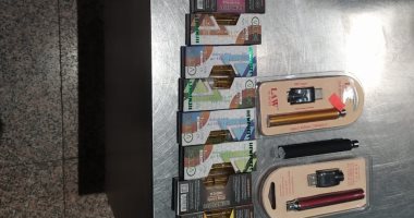 جمارك المطار تضبط راكبة بحوزتها كمية من المخدرات وراكبا بحوزته مخدر THC