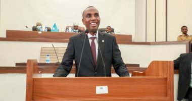 رئيس وزراء الصومال يعد بحكومة تولى اهتماما خاصا بالمتضررين من الجفاف