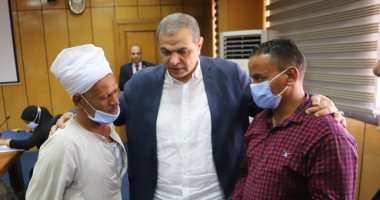 صرف 1.3 مليون جنيه مستحقات تعويض 12 وثيقة تأمين لأسر العمالة غير المنتظمة