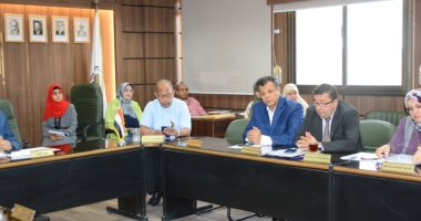 نائب رئيس جامعة أسيوط يشهد العرض التقديمي لإنشاء أول مركز للحوسبة السحابية