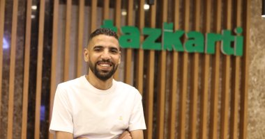 مؤمن زكريا يتجه إلى الإمارات لمشاهدة مباراة السوبر المصري بين الزمالك والأهلى