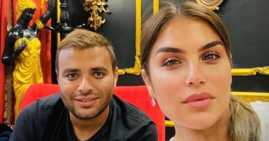بهذه الكلمات.. رامى صبرى يتغزل فى زوجته بعيد ميلادها