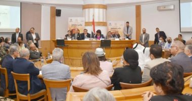 نقاد بملتقى جابر عصفور: تسلح بالوعى القومى والطموح والرغبة فى التغيير