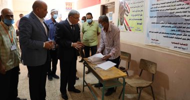 محافظ المنيا يتابع انتظام سير امتحانات الثانوية العامة بعدد من اللجان.. صور