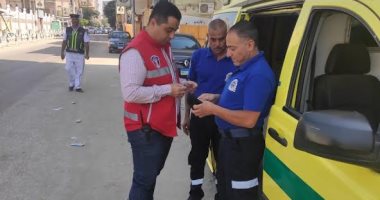 مدير هيئة الإسعاف ببنى سويف يتفقد تمركز السيارات أمام لجان الثانوية العامة 