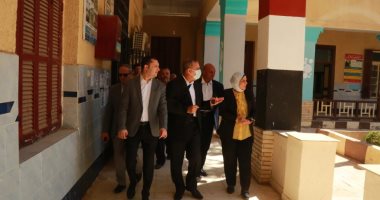 محافظ كفر الشيخ يتفقد لجان الثانوية العامة ويطمئن على تطبيق الإجراءات الاحترازية