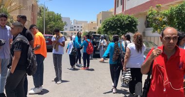 طلاب الثانوية العامة بالبحر الأحمر بعد امتحان العربى: سهل وطويل والنحو الأصعب