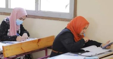 اللغه العربية ترسم البسمة على وجوه طلاب الثانوية العامة بالوادى الجديد.. لايف