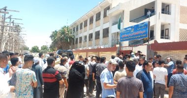 طلاب الإسماعيلية يشكون من طول امتحان اللغة العربية وقصر الوقت.. صور