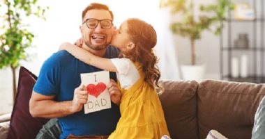 4 أشياء تحتاجها كل فتاة من والدها مهما كبرت.. "الوقت والحضن أهمها"