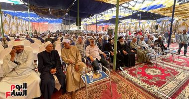 صلح وإنهاء ثأر 9 سنوات فى الأقصر.. آلاف من أبناء قرية الشغب في مراسم القودة.. لايف