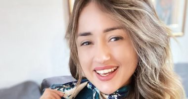 الاسكارف موضة صيف 2022 .. اعرفى إزاى تلبسيه بأكثر من طريقة
