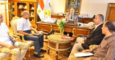 تعرف على لقاء محافظ أسيوط بمسئولى الهيئة القومية لمياه الشرب والصرف