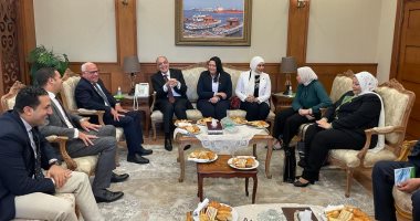 محافظ بورسعيد يستقبل وفد "مشروعات النواب" بديوان عام المحافظة.. صور