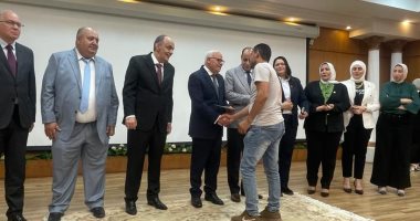 وفد "مشروعات النواب" يشهد تسليم الترخيص المؤقت لعدد من المشروعات فى بورسعيد