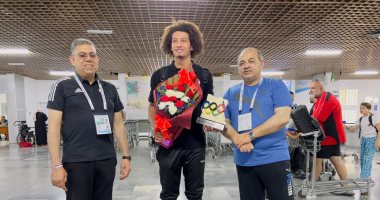 الأولمبية المصرية تكرم علي زين فى مطار أحمد بن بلة بوهران بالجزائر 