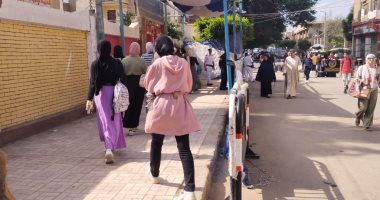 توافد طلاب الثانوية العامة على لجان القليوبية لأداء امتحان الللغة الأجنبية الثانية.. لايف