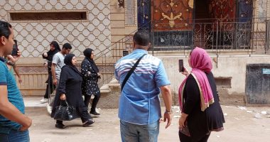 جنايات المنصورة تستأنف محاكمة قاتل نيرة.. وصول المتهم وسط حراسة مشددة.. أعضاء هيئة تدريس وطلاب جامعة المنصورة يخلدون ذكرى الطالبة بجرافيتى.. وأقارب المجنى عليها ينتظرون خارج المحكمة ويطالبون بالقصاص.. فيديو
