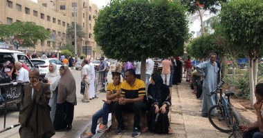 أسرة نيرة أشرف تصل جنايات المنصورة لحضور ثانى جلسات محاكمة المتهم.. لايف