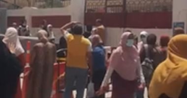 الفرحة تكسو وجوه طلاب الثانوية العامة بالبحيرة بعد امتحان اللغة الفرنسية.. لايف