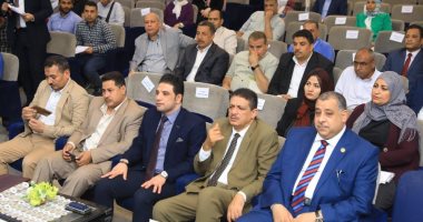 محافظ سوهاج يبحث موقف مشروعات المبادرة الرئاسية "حياة كريمة"