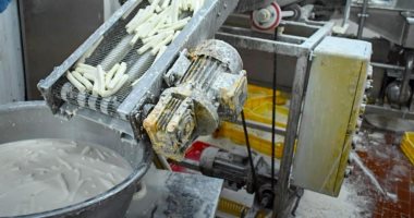 ضبط وإعدام أكثر من 2 طن أغذية فاسدة فى حملة مكبرة على مصانع الشرقية