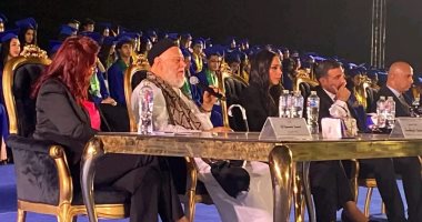 مدارس مصر للغات تحتفل بتخريج طلابها.. صور