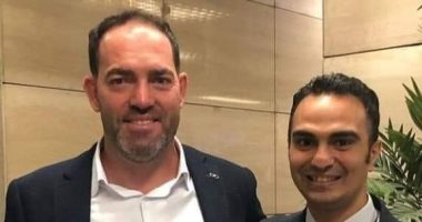 وصول ريكاردو سواريز للقاهرة لتوقيع عقود تدريب الأهلى.. صورة