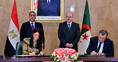 مصطفى مدبولى والوزير الأول الجزائرى يشهدان مراسم توقيع عدد من الوثائق فى عدة مجالات تخدم التعاون الثنائى بين البلدين.. من بينها توقيع مشروع البرنامج التنفيذى للتعاون فى مجال التعليم العالى للأعوام (2022 _ 2024)