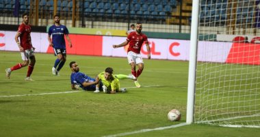 سموحة يهزم الأهلي بثلاثية ويشعل المنافسة على درع الدوري